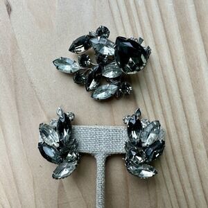 VTG Beau Jewels 2" Brooch  1 3/8" Clip Earrings Set Smoky Gray Navette Crystals‎
